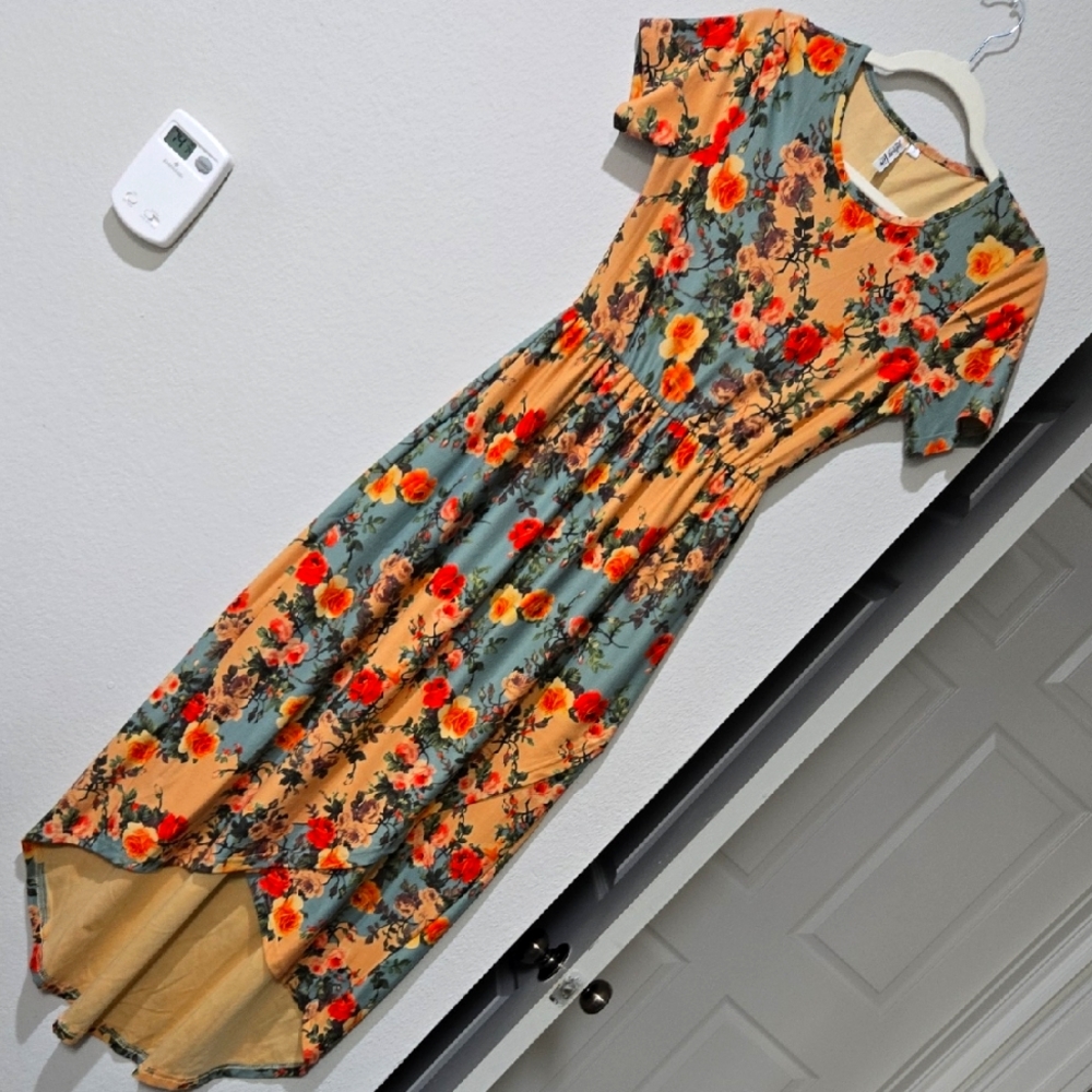 Floral Midi Dress with Short Sleeves